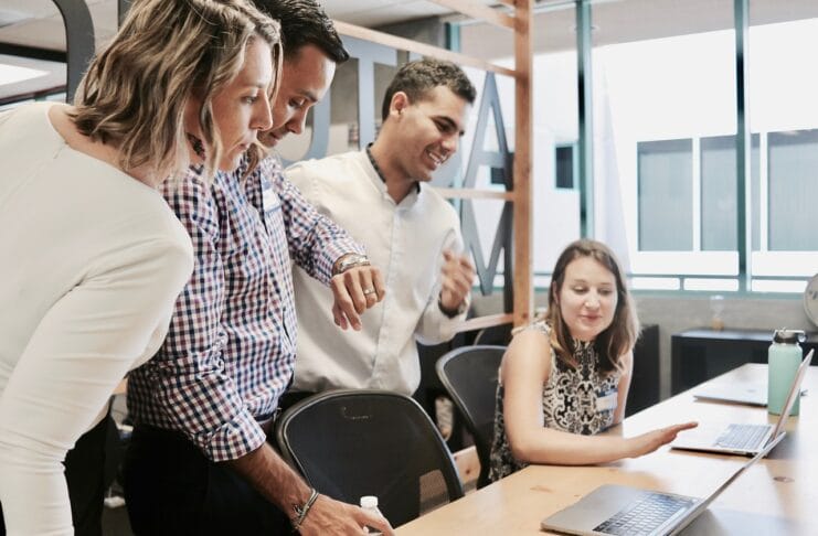 Afiliacja w podcastach – jak zarabiać głosem?