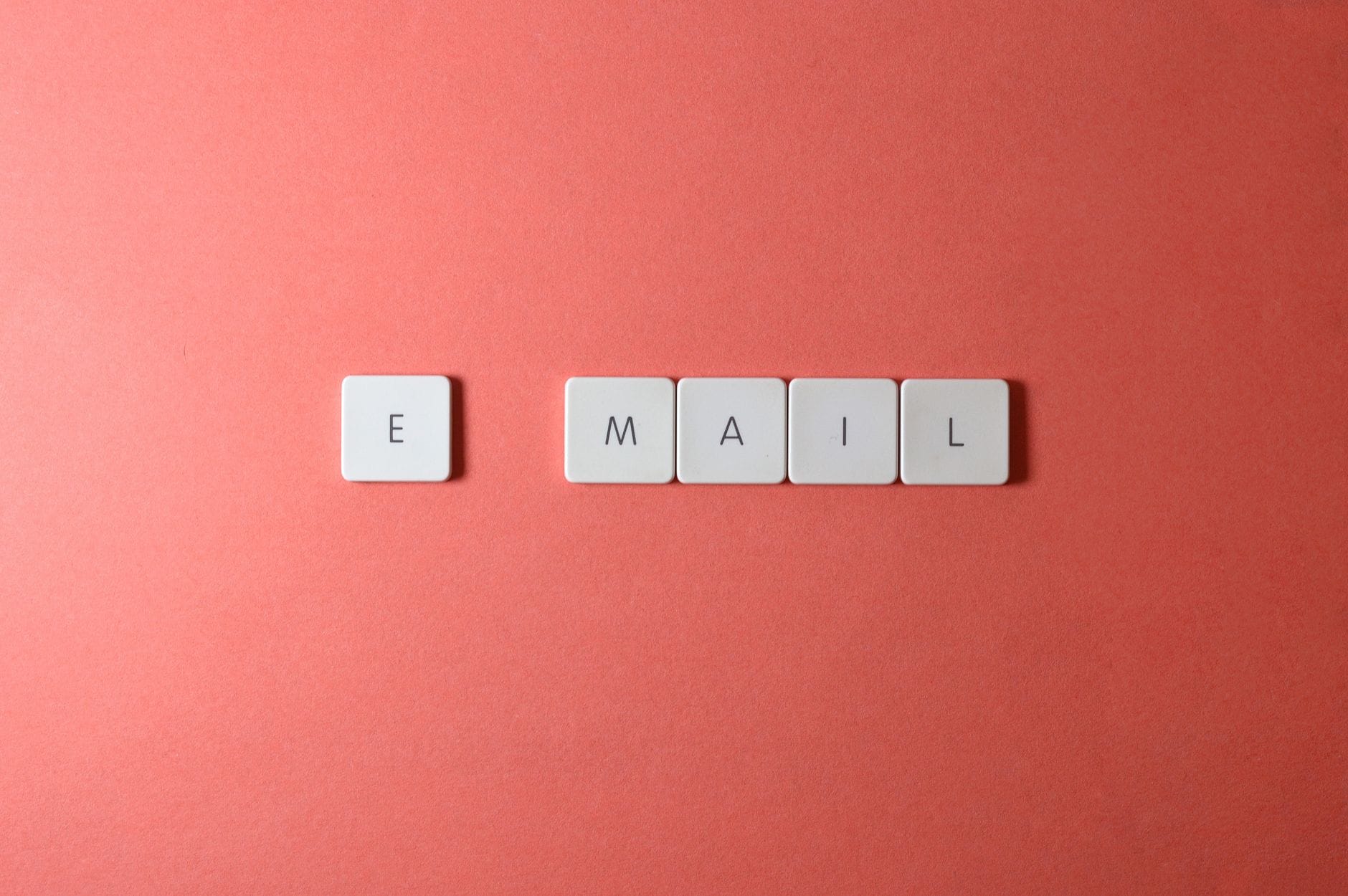 Etyka w e-mail marketingu: jak sprzedawać agresywnie w danych, ale uczciwie w przekazie