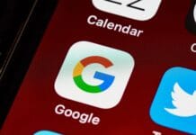 Reklama banerowa w sieci Google Display: formaty, wymiary i błędy obniżające CTR Smartfon z ikonami Google i innych aplik